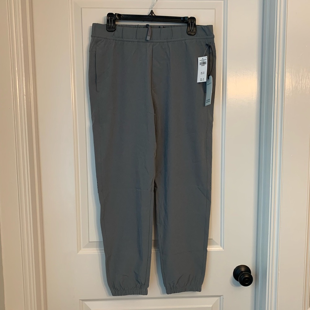 Abercrombie & Fitch Lightweight Traveler Joggers in Green-Grey